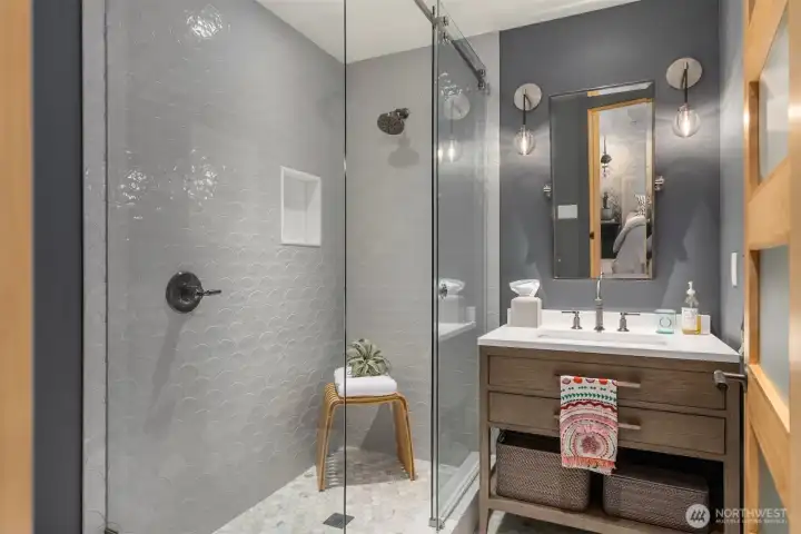 Guest suite bathroom.