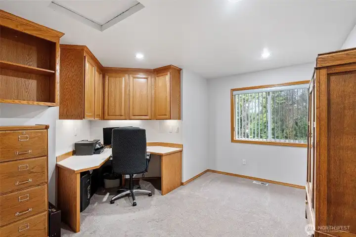 2nd Office with Built-in's 2nd Office with Built-in's