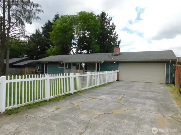 Fully fenced yard!