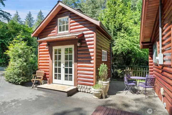 Guest Cottage & Patio