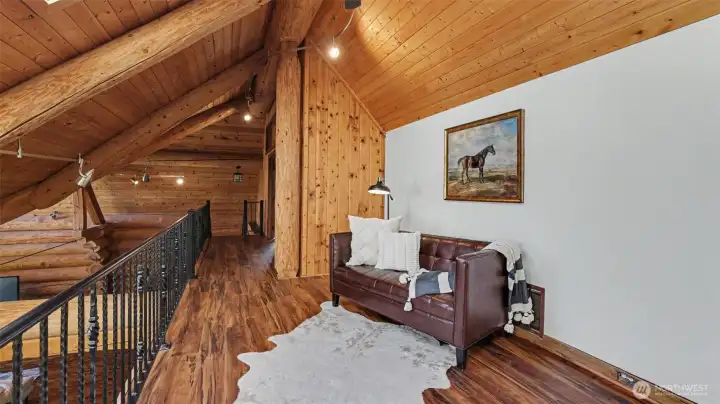 Expansive Upper-Level Landing – Perfect for a Personal Library, Reading Nook, or Quiet Retreat!