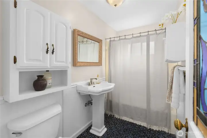 Full bath on main floor. Full bath on main floor.