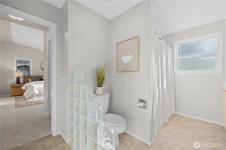 Ensuite full bath. Ensuite full bath.