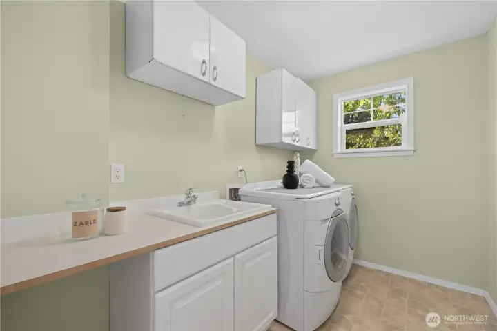 Large laundry room on the second floor. Large laundry room on the second floor.