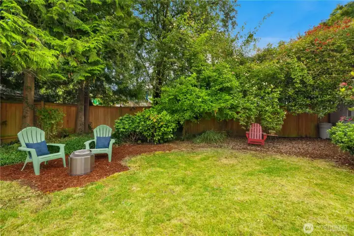Large level lot with mature landscaping. Large level lot with mature landscaping.