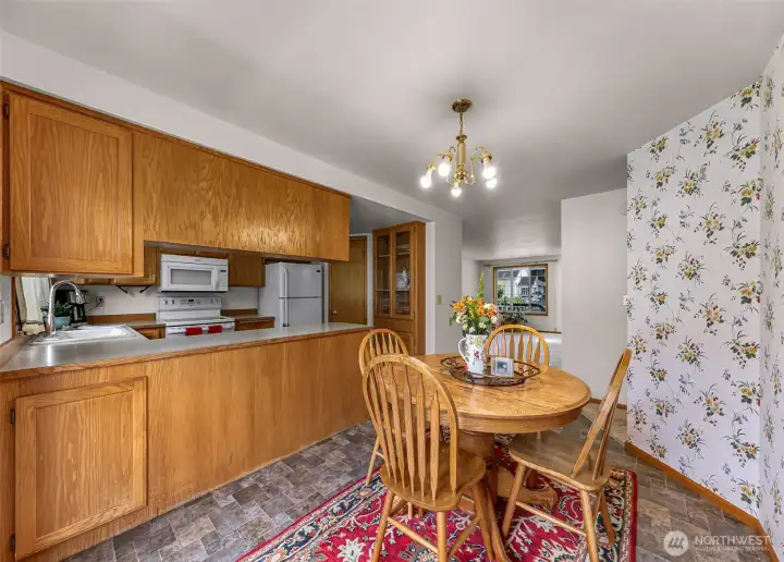 through the dining are to the living room