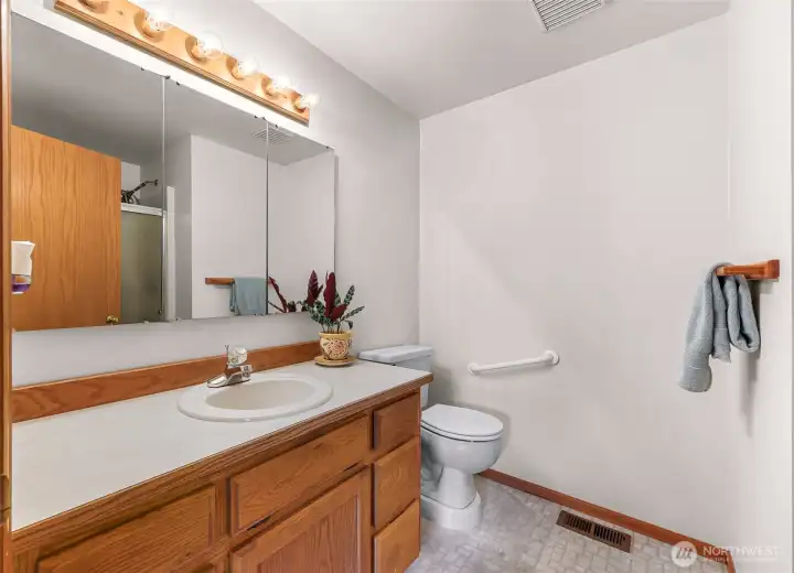 primary 3/4 bath