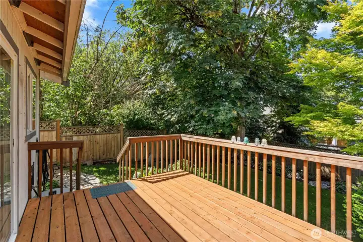 Wonderful deck out the back slider door.