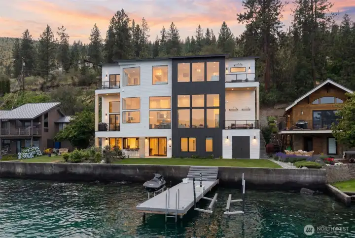 Welcome to 3212 S Lakeshore Dr