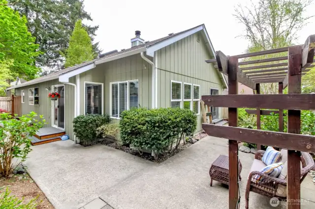 This yard is both a gardener's and entertainer's happy place!