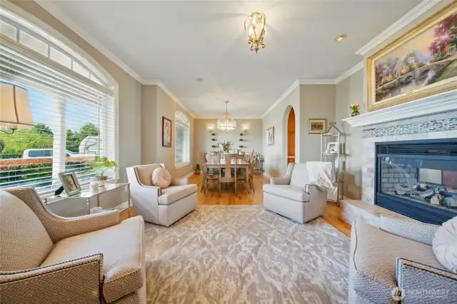 Formal dining/front room