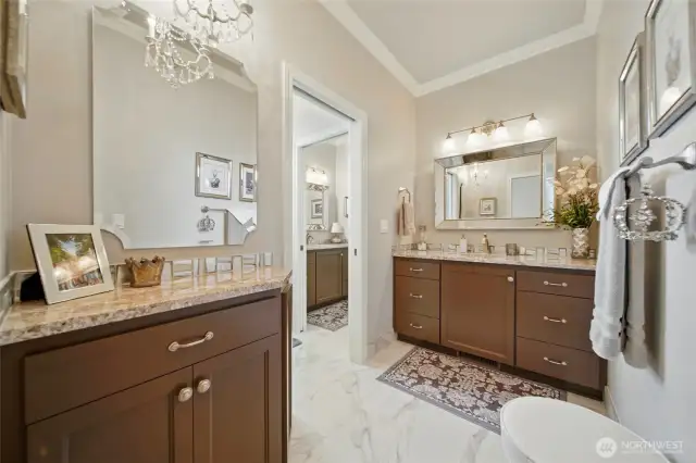 Jack n Jill bathroom from Guest suite 2