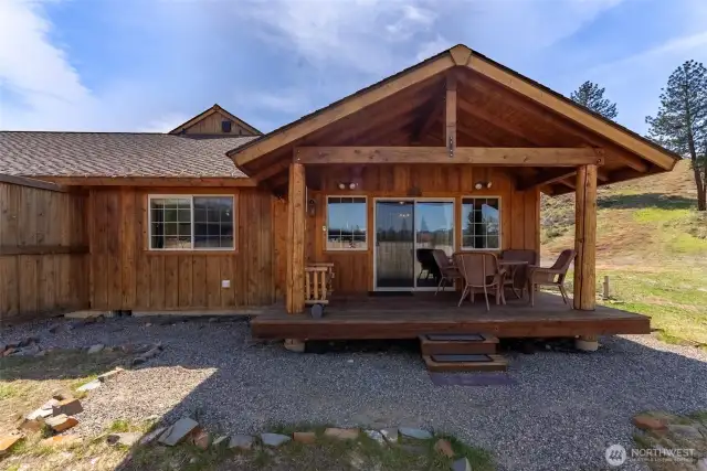 Covered back porch. Privacy fence between the two units.