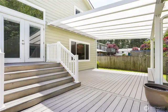 Spacious deck, with rainproof roof!