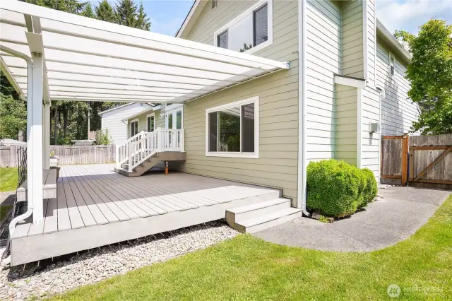 Access from side gate with paved path to decking!