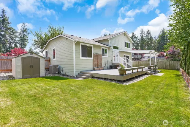 Gorgeous yard, with little shed for all your tools!