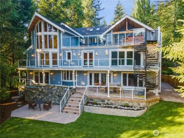 Three levels all enjoy lake & sunset views. Lower level patio has gas hook up for BBQ.