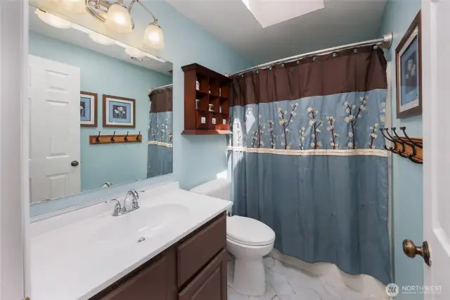 Upstairs full hall bathroom.