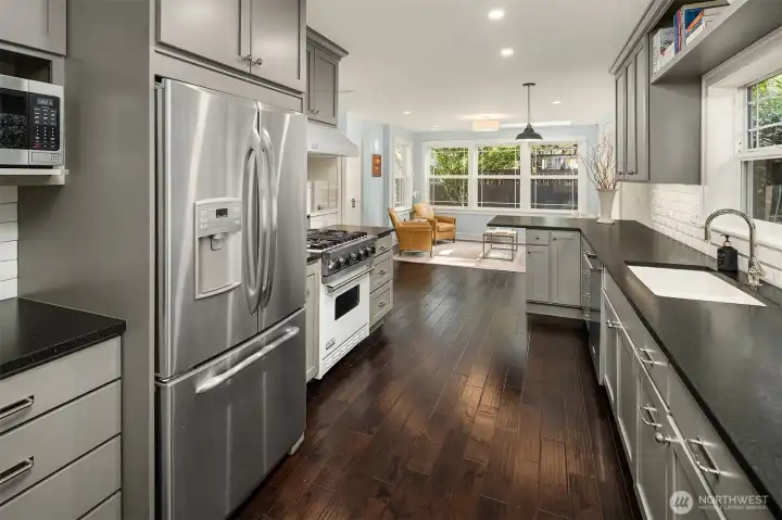 Kitchen (Main Floor)