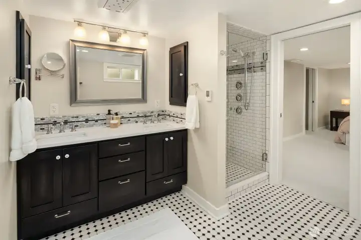 Full Bathroom (Lower Level)