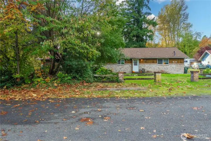 Set back from the road on a cul-de-sac, this duplex provides reduced traffic flow and a peaceful residential environment surrounded by greenery.