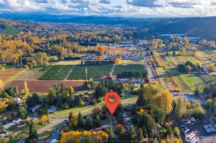 Beautiful valley surroundings with proximity to farms, parks, local markets, and main commuter routes. Positioned near McMillan with convenient access to Puyallup amenities, services, and employment centers.