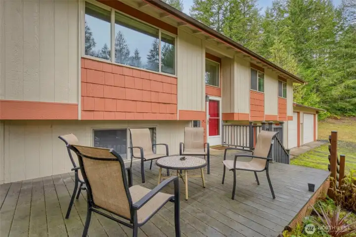 Large front deck for those sunny days