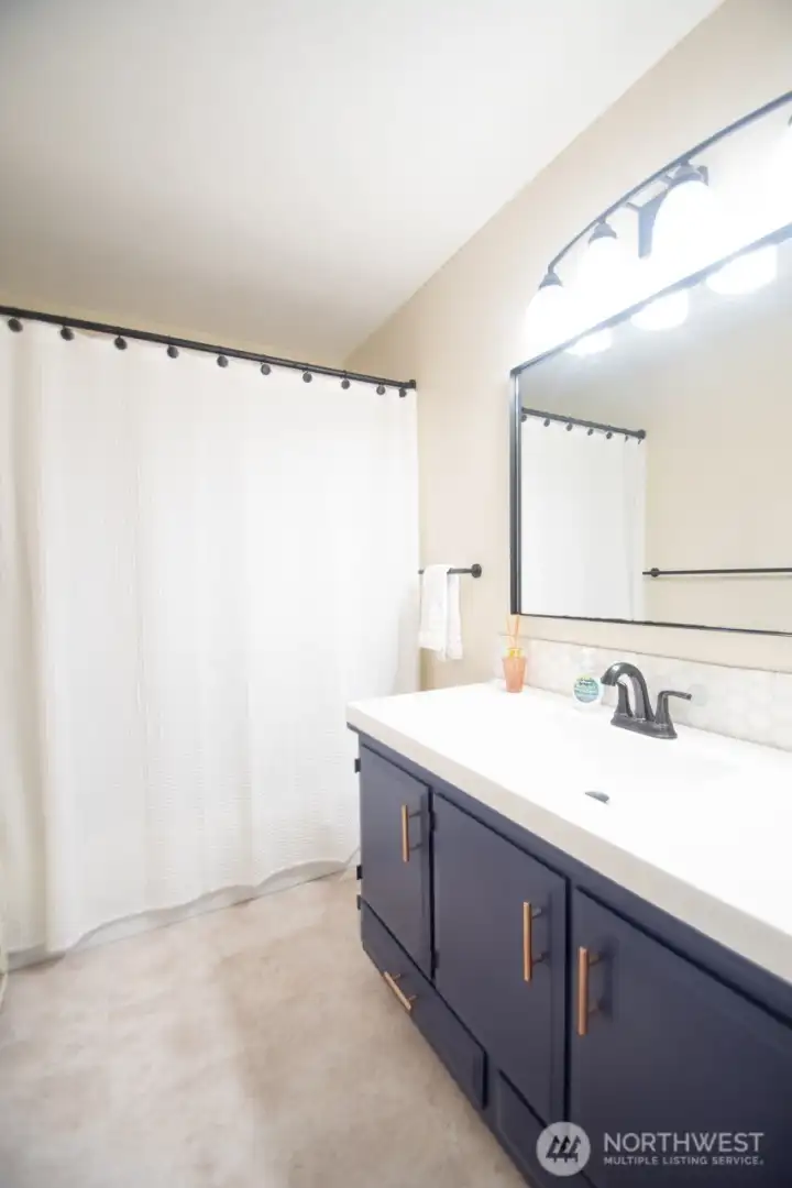 View of full hall bathroom