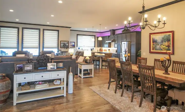 GREAT ROOM WITH 10' CEILINGS