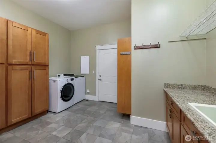 Huge laundry room with lots of cabinets