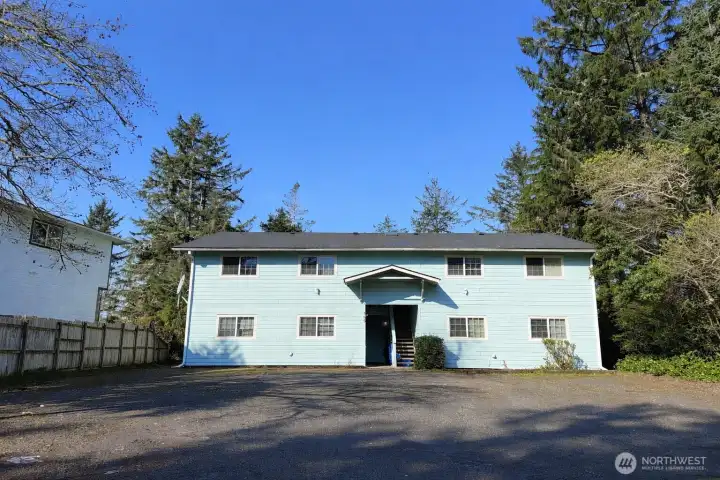 Front Close to all amenities