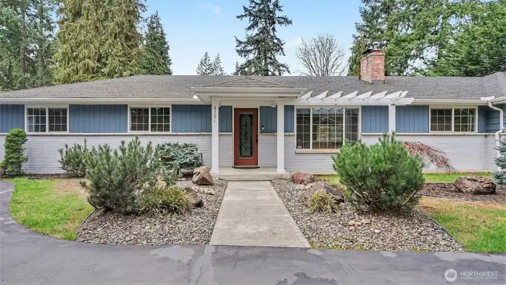 Mercer Island home with detached garage offers an 610 square foot ADU with a 3/4 bathroom.