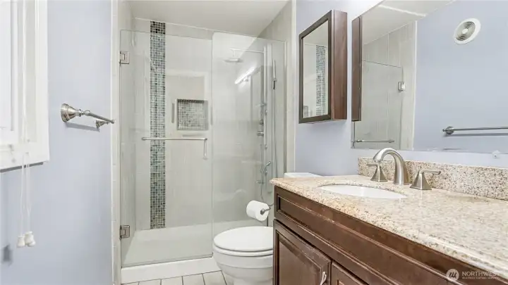 3/4 en-suite bathroom with all the necessities!