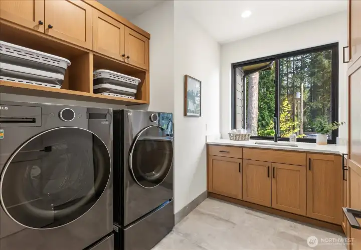 Laundry room w/sink