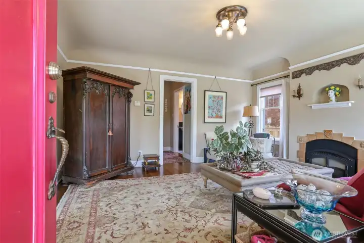 Come in to the living room.