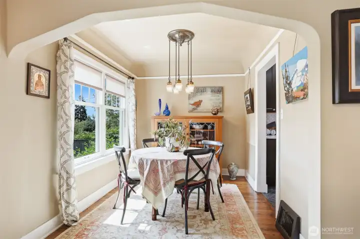 The dining room for evening repast.