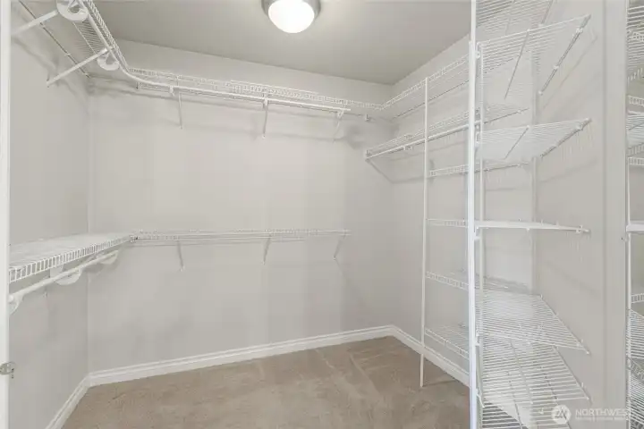 Walk-in closet Conveniently locate walk-in closet
