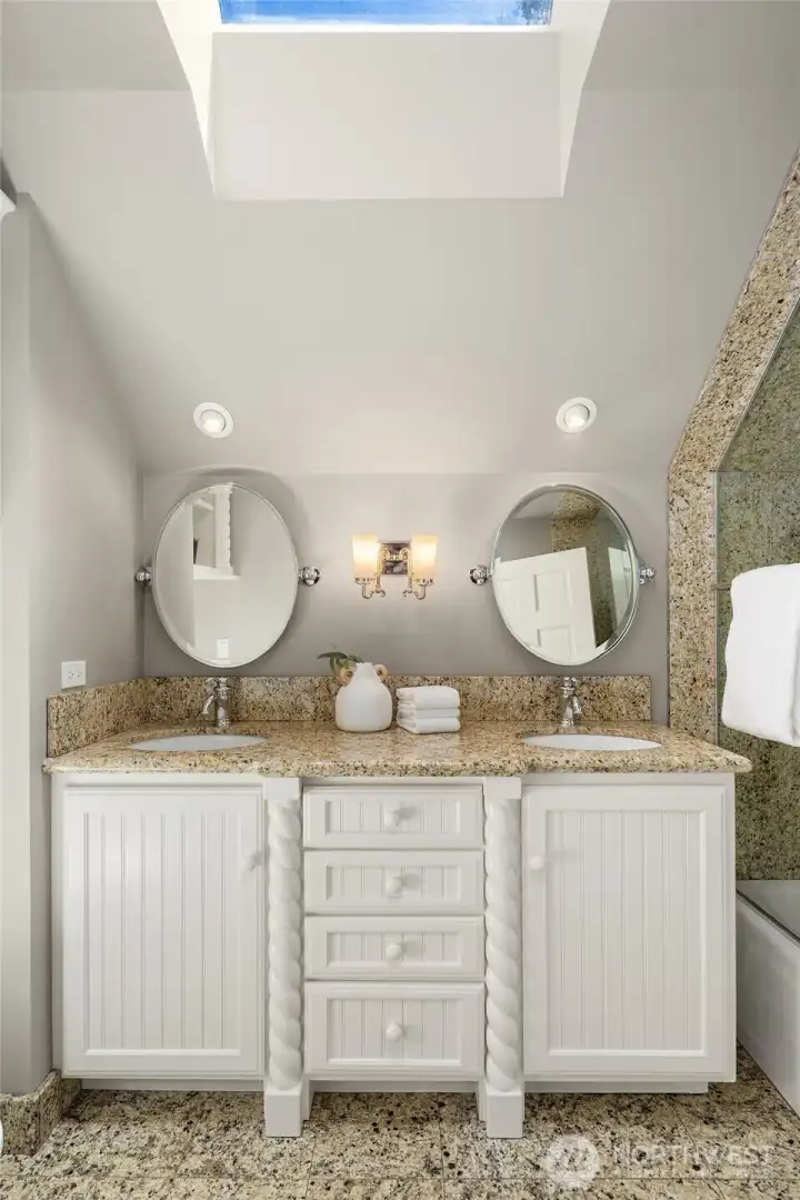 Full bath adjacent to 5th br.