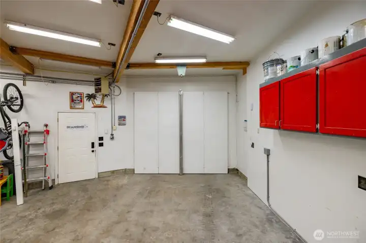Large garage door in shop with door access in the front and back. Large garage door in shop with door access in the front and back.