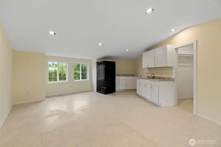 Almost 500sqft loft above shop Almost 500sqft loft above shop