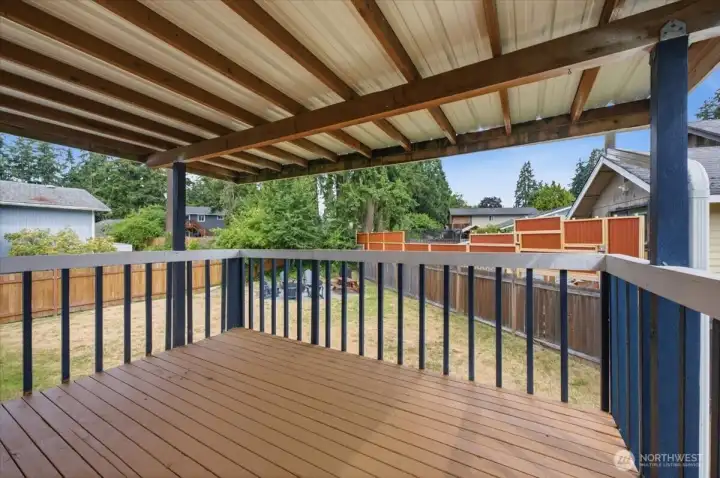 Large balcony for your grill and outdoor dining set