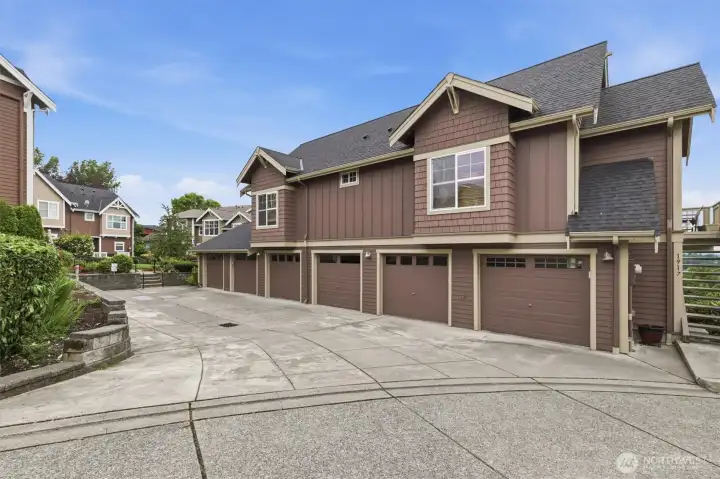 Detached 1 car garage