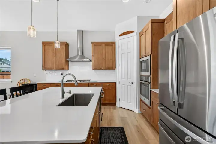 Beautiful gourmet Kitchen. Quartz counter tops are stunning! Beautiful gourmet Kitchen. Quartz counter tops are stunning!
