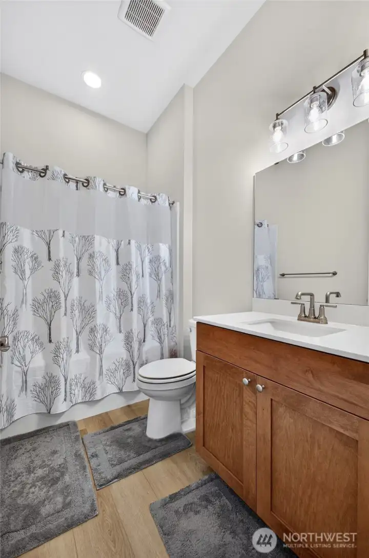 Full bath located close to the spare bedrooms. Full bath located close to the spare bedrooms.