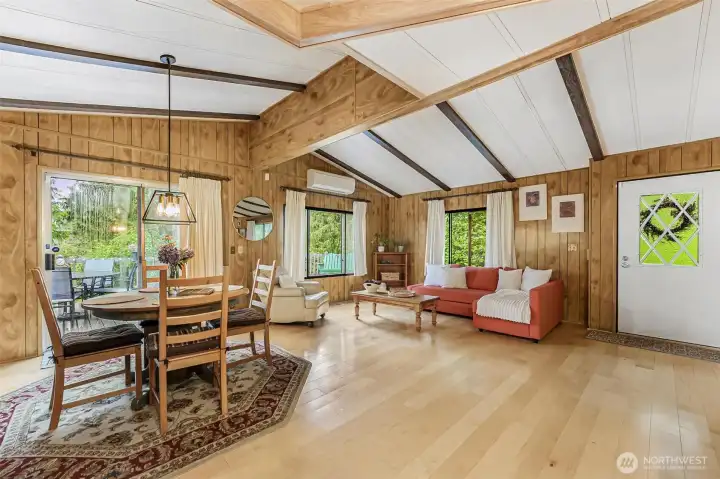 Vaulted ceilings & new hardwood floors throughout the home! Vaulted ceilings & new hardwood floors throughout the home!