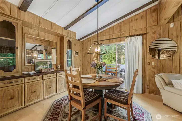 Nice size dining room with built in cabinets! Nice size dining room with built in cabinets!
