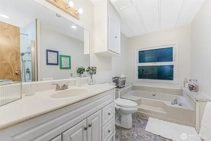 Large primary bath has a large tub & walk-in shower! Large primary bath has a large tub & walk-in shower!