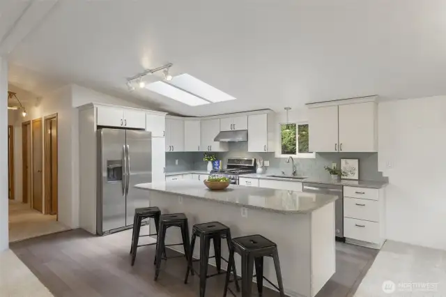 Large eat-in Kitchen Island