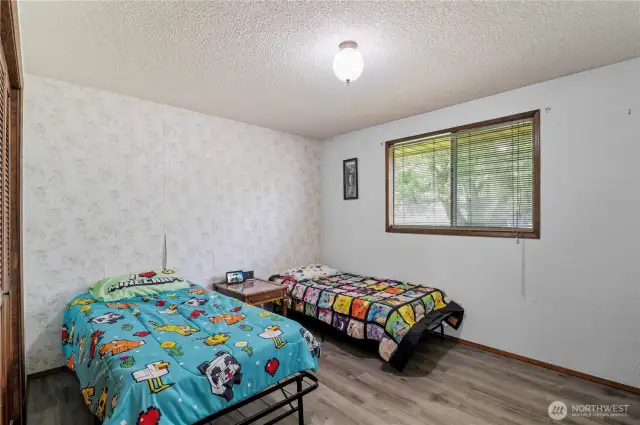 Second bedroom.