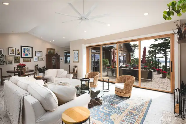 Spacious living room with glorious view
